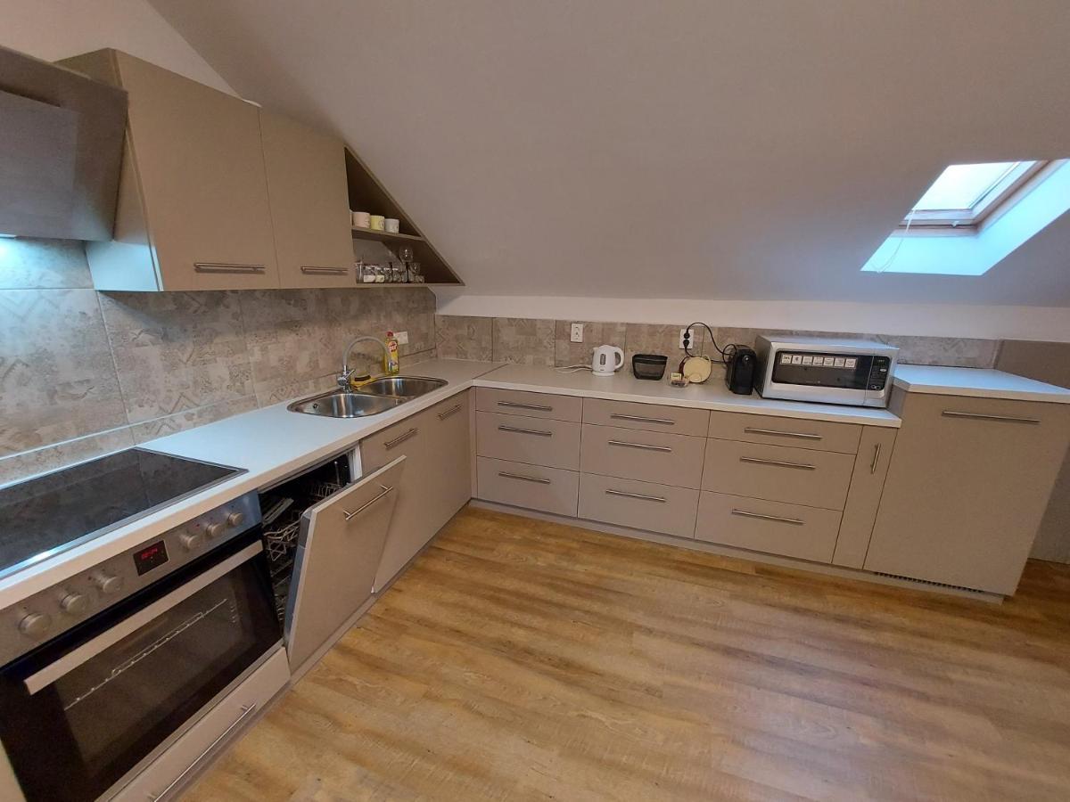Kedves Apartman Pécs Zewnętrze zdjęcie